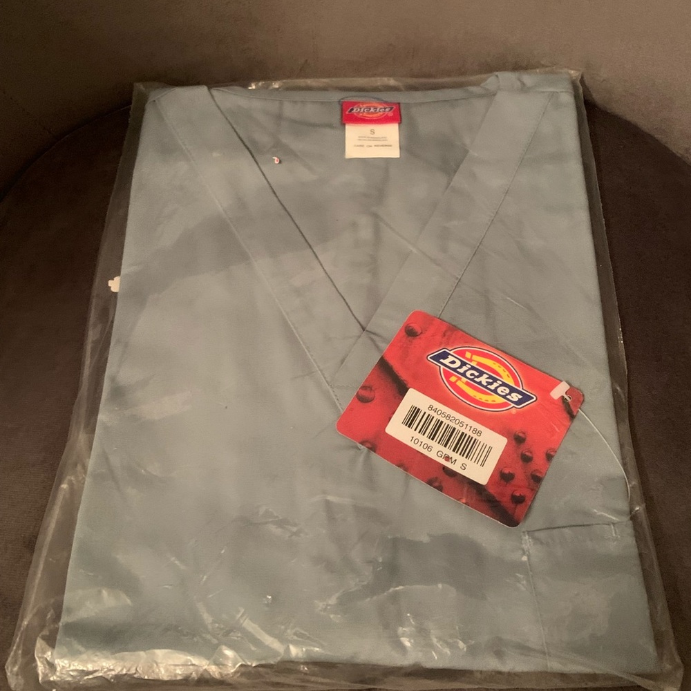 Dickies small scrub gray top front breast pocket